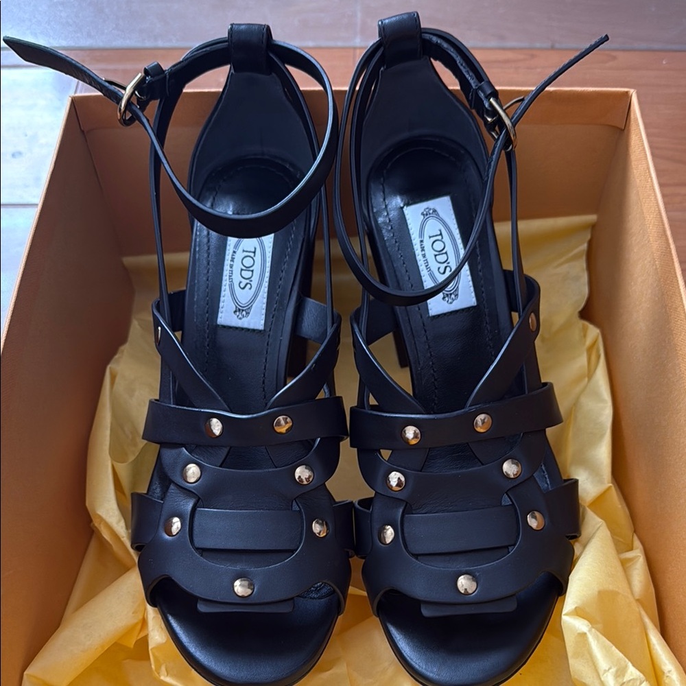 Tod's Black Leather Sandals